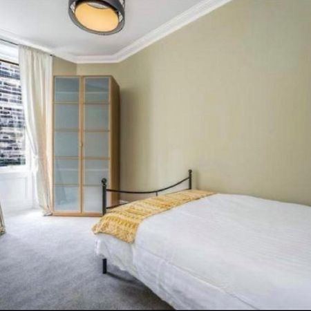 Spacious & Comfortable 3 Bedroom Apartment - Near City Centre - Free Parking Available - Sleeps Up To 5 Guests เอดินบะระ ภายนอก รูปภาพ
