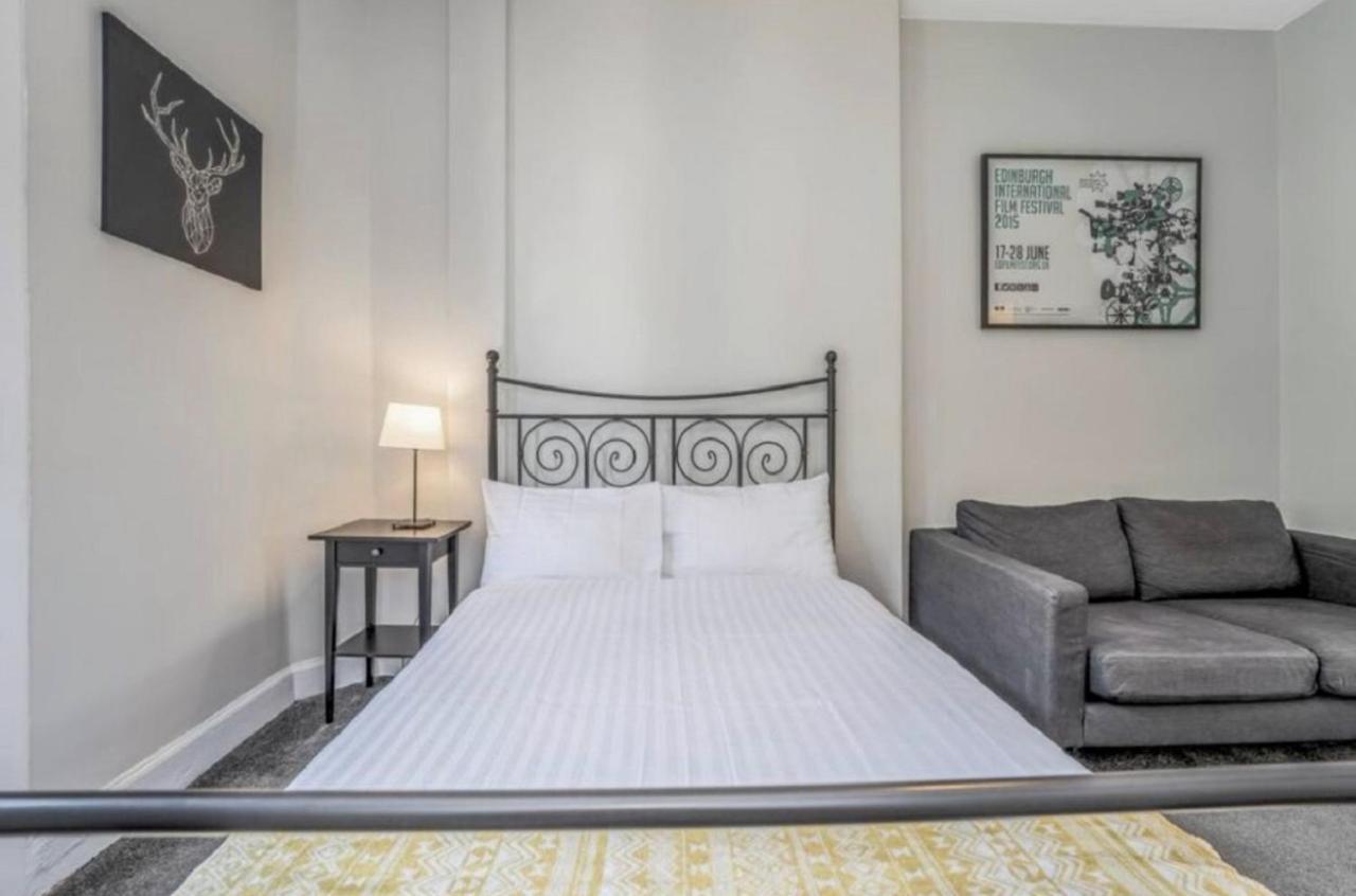 Spacious & Comfortable 3 Bedroom Apartment - Near City Centre - Free Parking Available - Sleeps Up To 5 Guests เอดินบะระ ภายนอก รูปภาพ