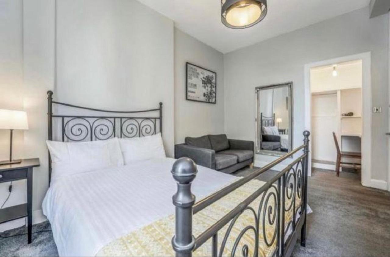 Spacious & Comfortable 3 Bedroom Apartment - Near City Centre - Free Parking Available - Sleeps Up To 5 Guests เอดินบะระ ภายนอก รูปภาพ